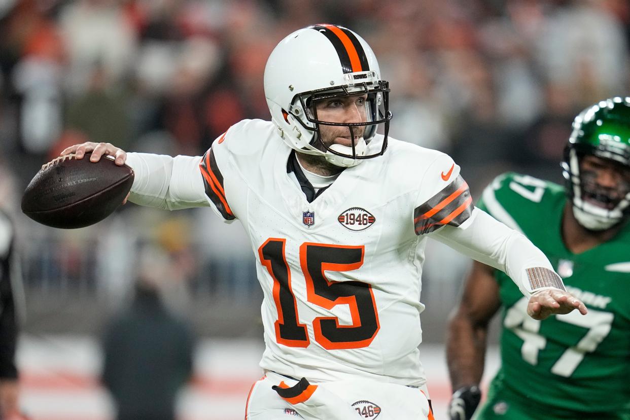 Cleveland Browns quarterback Joe Flacco passes against the New York Jets during the first half of an NFL football game Thursday, Dec. 28, 2023, in Cleveland. (AP Photo/Sue Ogrocki)