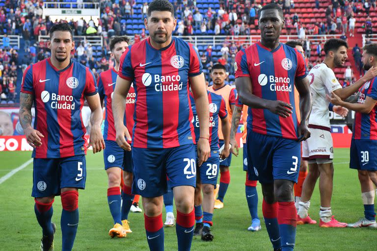 Néstor Ortigoza, uno de los referentes de San Lorenzo; el volante tampoco le escapa al momento de confusión del equipo