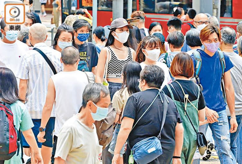 本港昨增逾千二宗確診個案。（陳德賢攝）