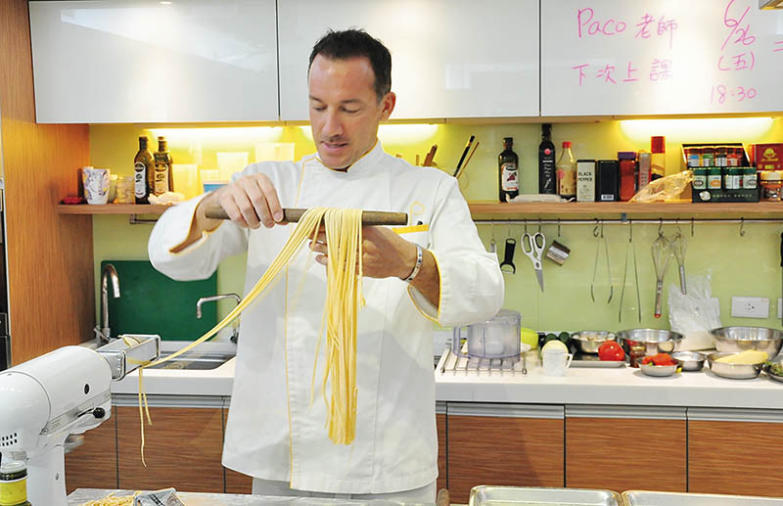 Paco的義大利麵課是現做新鮮義大利麵條，讓學員體驗和感受。（圖片／Paco提供）