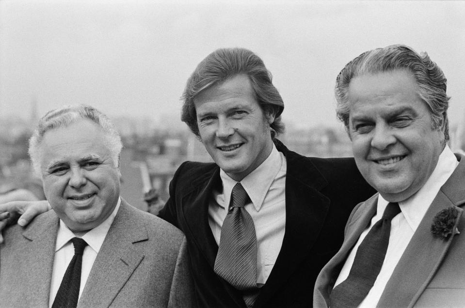 Roger Moore is the new 007. The British actor will make a million pounds for starring in the new Bond saga 'Live and Let Die', which starts shooting in New Orleans in October. The announcement was made by co-producers Harry Saltzman and Cubby Broccoli. Roger Moore is pictured at The Dorchester Hotel with the two producers after the announcement of his new role, 2nd August 1972. (Photo by Alisdair MacDonald/Mirrorpix/Getty Images)