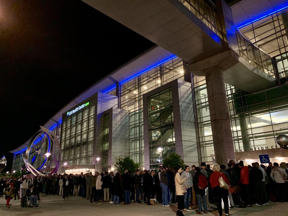 The long queue already at 5am for the Berkshire Hathaway AGM. (Image: supplied)