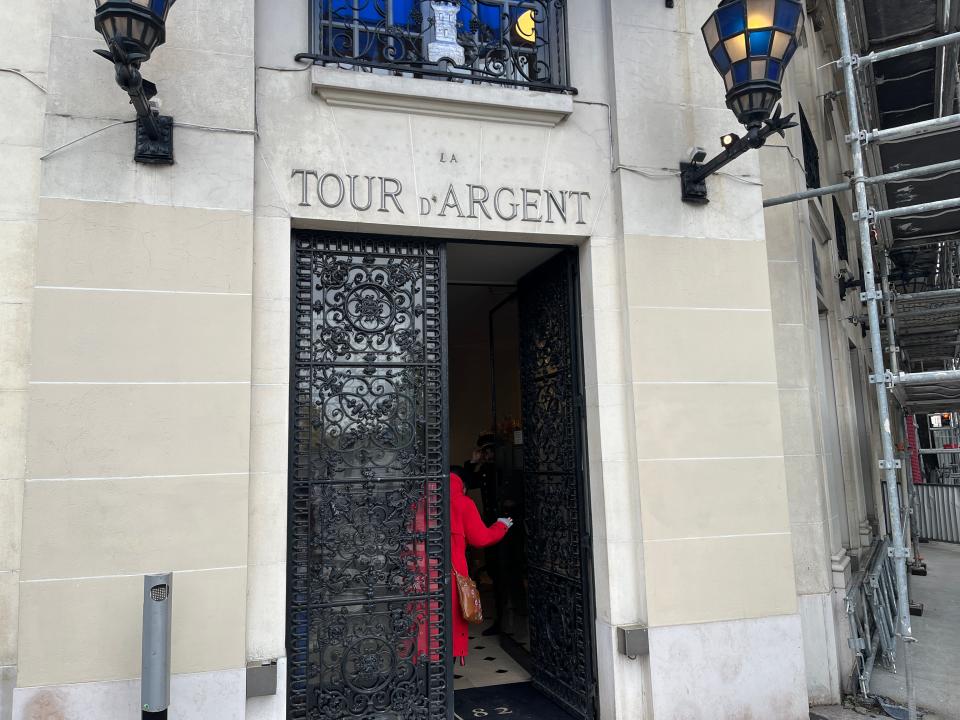 The entrance to La Tour d'Argent