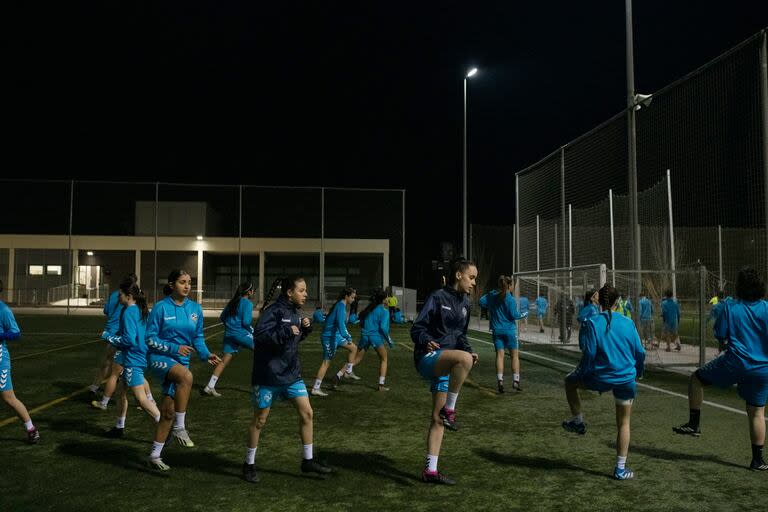 Un entrenamiento en el Sabadell Sports Center, donde se nota el interés que tienen las mujeres por desarrollarse en un equipo y vincularse profesionalmente con el fútbol