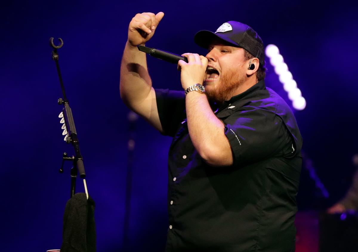 Luke Combs repping Panthers and TD jersey during his   live  performance : r/panthers