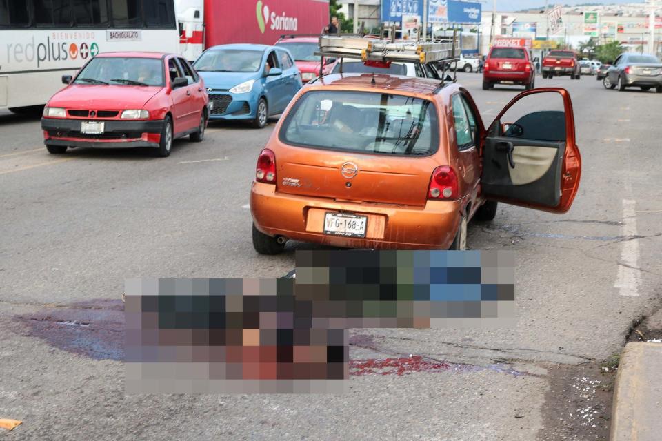 Dead bodies lie next to a car during clashes between Cartel gunmen and federal forces (REUTERS)