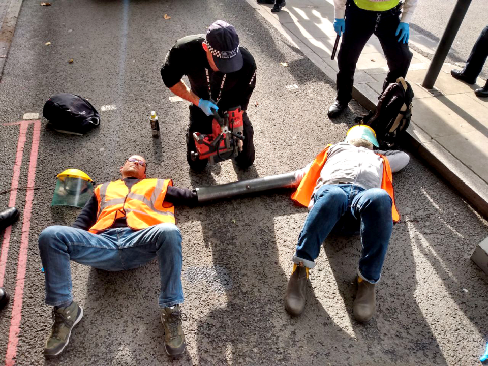 Police worked quickly to clear the roads and to get traffic flowing again (Just Stop Oil)