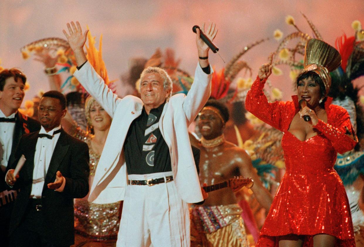 The halftime show at Super Bowl XXIX featured Tony Bennett and Patti LaBelle.