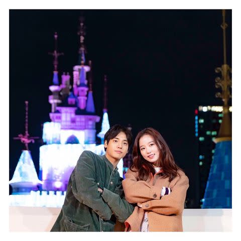 由姜漢娜和歌手鄭帝元主演的實境節目《The Romance》 PHOTO CREDIT: Instagram @theromance_jtbc