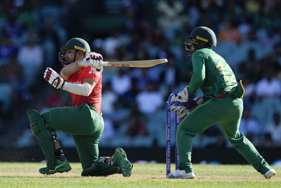Bangladesh's Nurul Hasan bats during the T20 World Cup cricket match between South Africa and Bangladesh in Sydney, Australia, Thursday, Oct. 27, 2022. (AP Photo/Rick Rycroft)