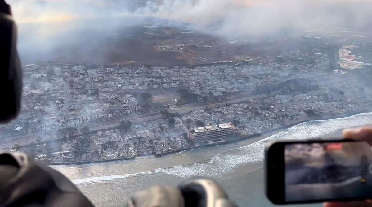 Пожари в Мауи: Снимки от въздуха показват щети в Лахайна, Банян Корт след смъртоносни горски пожари