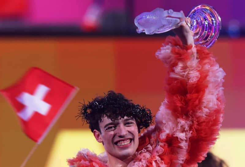 Nemo from Switzerland celebrates with the trophy for winning the final of the Eurovision Song Contest (ESC) 2024 in the Malmo Arena. Jens Büttner/dpa