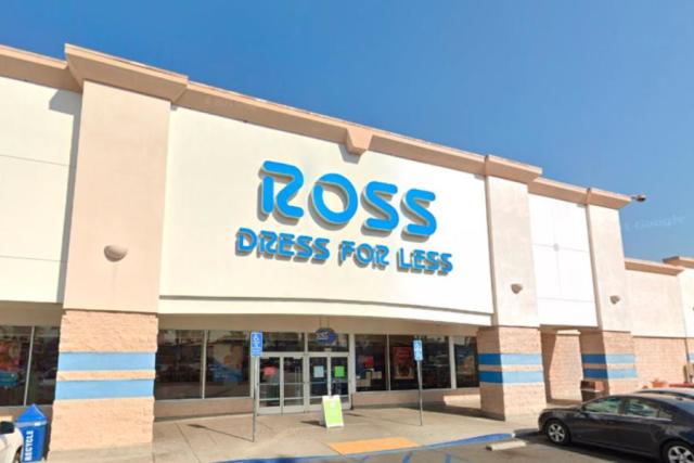 A que hora on sale abre ross store