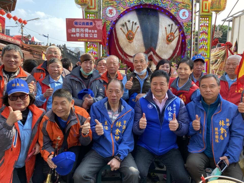 ▲大年初六是三峽清水祖師公誕，每年會舉辦神豬競賽，新北市議員林金結將獲得二等獎的豬公獻出義賣。（圖／林金結辦公室提供）