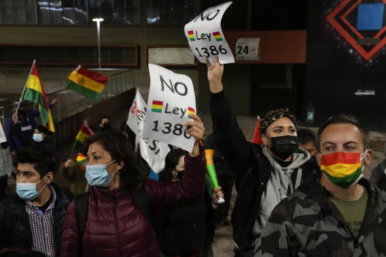 Grupos de oposición protestan contra la nueva ley de legitimación de ganancias ilícitas y financiamiento del terrorismo en La Paz, Bolivia, el miércoles 10 de noviembre de 2021
