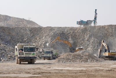 Camión eléctrico para minería EY60 en una cantera de Fushan (PRNewsfoto/EACON Mining Technology)