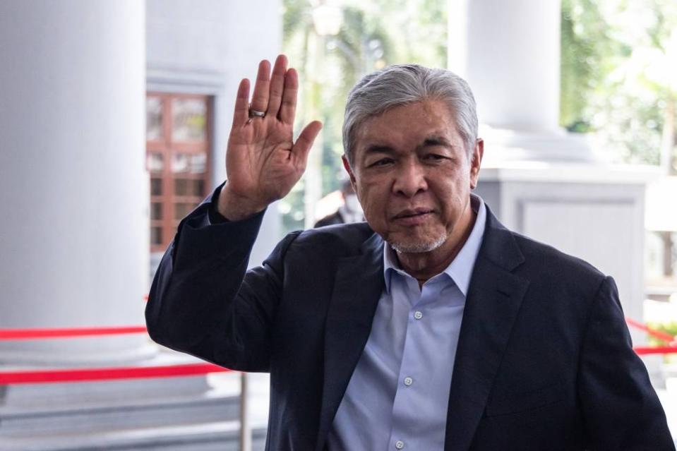 Datuk Seri Ahmad Zahid Hamidi arrives at the Kuala Lumpur High Court September 21, 2022. — Picture by Firdaus Latif