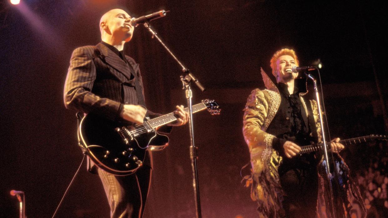  Billy Corgan and David Bowie in 1997. 