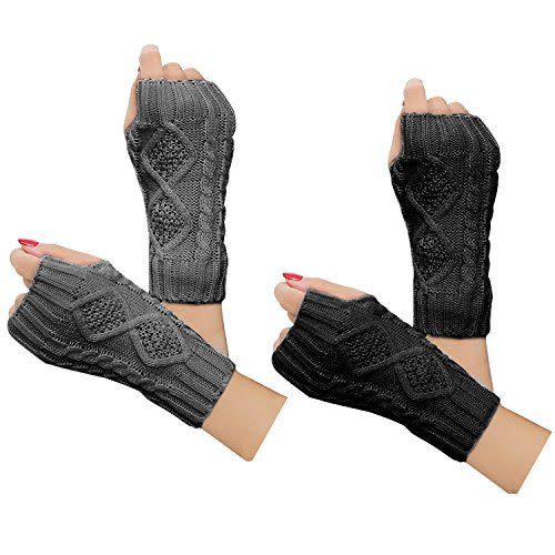 17) Fingerless Arm Warmers (2 Pairs)