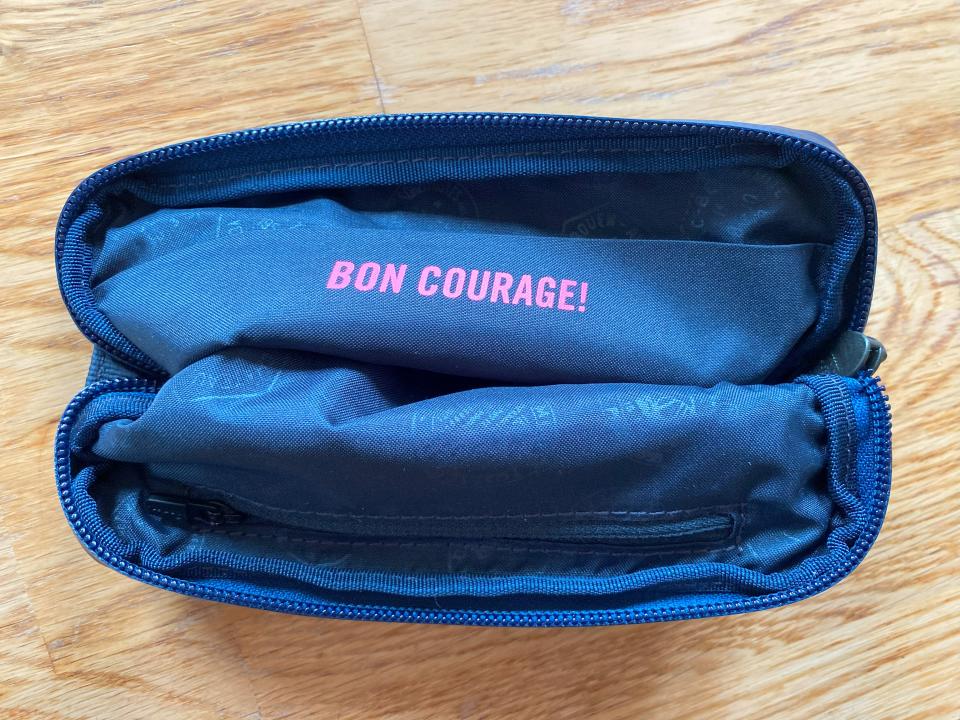 Rapha Rainproof Essentials Case – Large with 'Bon Courage' in Rapha pink