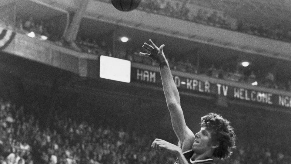 UCLA centre Bill Walton (32).