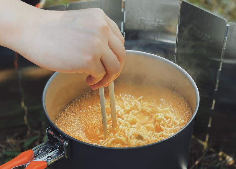 ▲泡麵怎麼煮最專業？美食家揭1關鍵步驟。（示意圖／取自unsplash）
