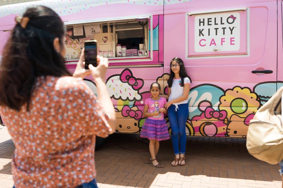 (Source: Hello Kitty Cafe Truck)