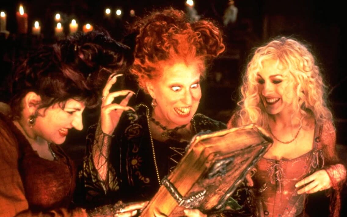 Kathy Najimy, Bette Midler and Sarah Jessica Parker in the 1993 Halloween classic Hocus Pocus - Film Stills