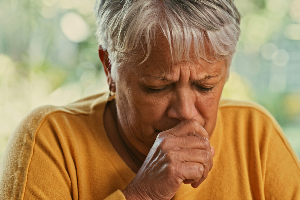 What should you do to treat a lingering cough? We asked an expert. (Image via Getty Images)