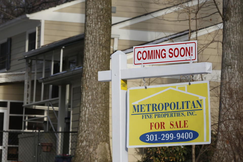 A home with a "COMING SOON" sign hangs in front of a house in Oakton, on the day the National Association of Realtors issues its Pending Home Sales for February report, in Virginia March 27, 2014. The National Association of Realtors said its pending home sales index, based on contracts signed last month, fell 0.8 percent to its lowest level since October 2011.    REUTERS/Larry Downing   (UNITED STATES - Tags: BUSINESS REAL ESTATE)