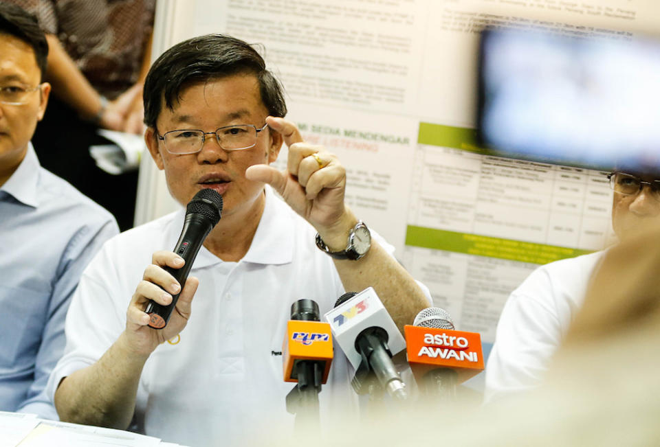 Penang Chief Minister Chow Kon Yeow speaks to the press about the Bayan Lepas Light Railway Transit (LRT) display and information booth at Komtar in George Town August 20, 2019. — Picture by Sayuti Zainudin