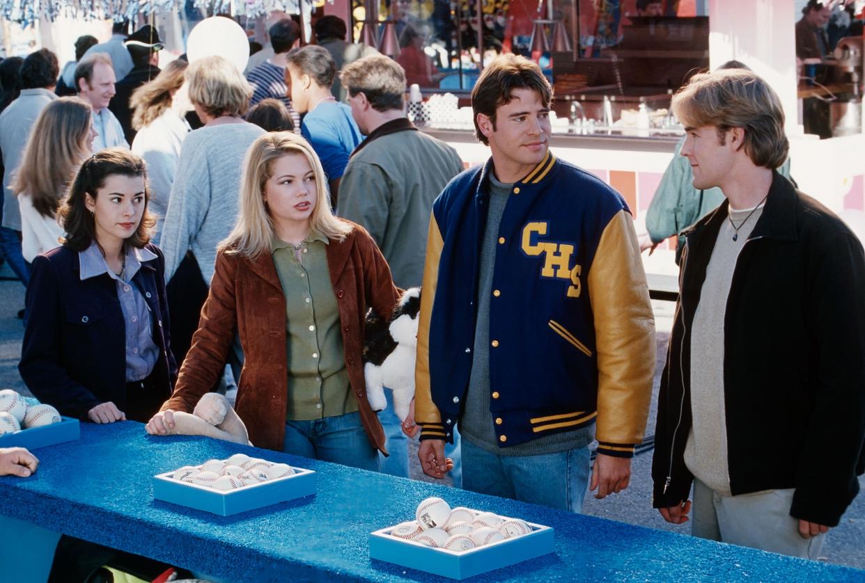 Williams, Scott Foley and Van Der Beek in a scene from the first season of Dawson's Creek. (Photo: ©Columbia Tristar/Courtesy Everett Collection)