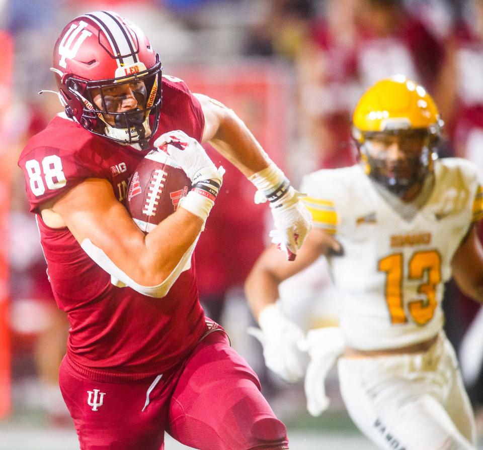 Indiana's A.J. Barner (88) runs in for the touchdown during the Indiana versus Idaho football game at Memorial Stadium on Saturday, Sept. 10, 2022.