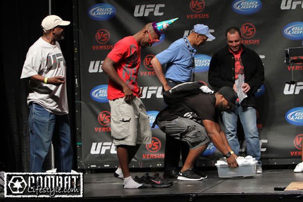 UFC on Versus 6 weigh-in: Short guys look to strike back - Yahoo Sports