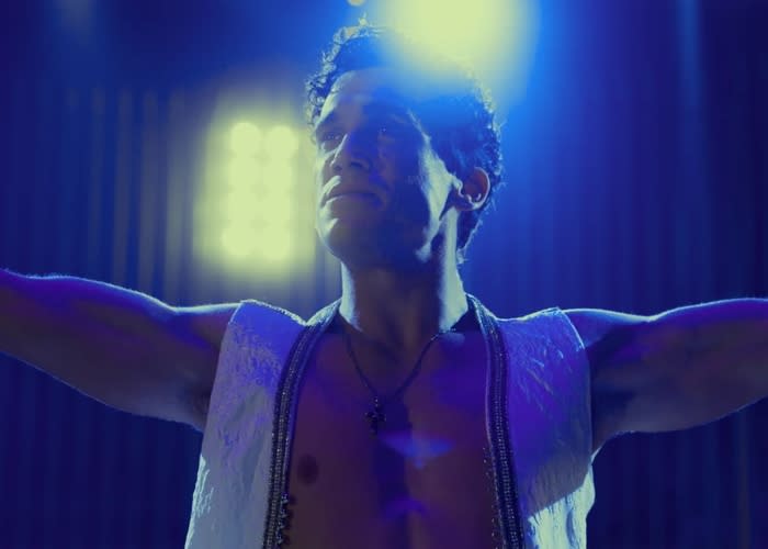 Jaime Lorente como Ángel Cristo 