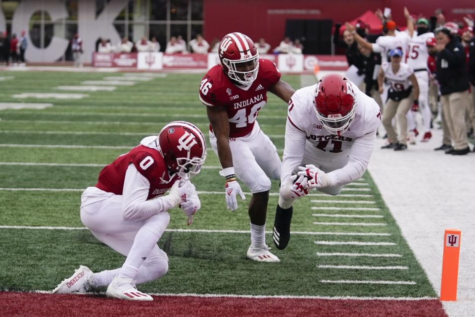 Raiqwon O'Neal dives in for a touchdown past Raheem Layne II and Aaron Casey