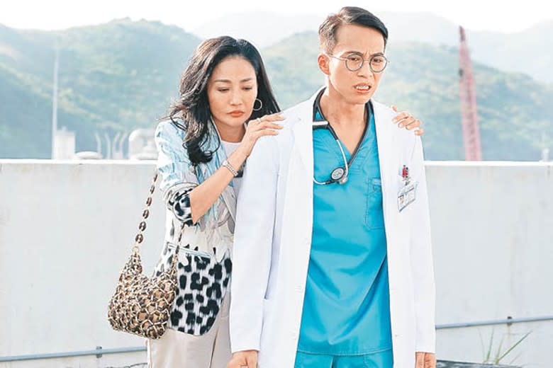 吳業坤的醫生Look好有新鮮感。