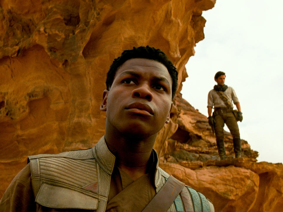 Finn (John Boyega, l.) und Poe Dameron (Oscar Isaac) in "Star Wars: Der Aufstieg Skywalkers" (Bild: 2019 ILM and Lucasfilm Ltd. All Rights Reserved.)