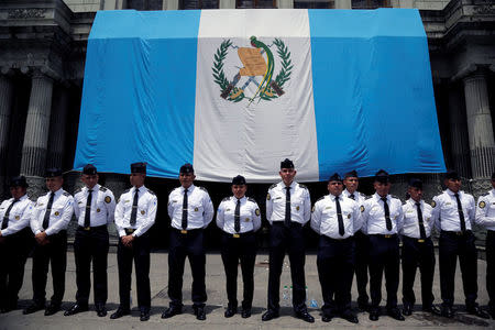 Police stand guard outside Guatemala's Congress during an anti-government protest, in Guatemala City, Guatemala September 15, 2017. REUTERS/Luis Echeverria