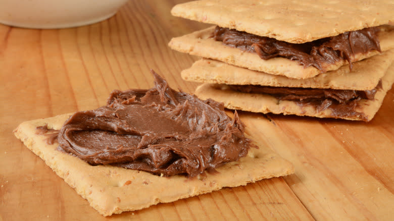 graham crackers with chocolate frosting
