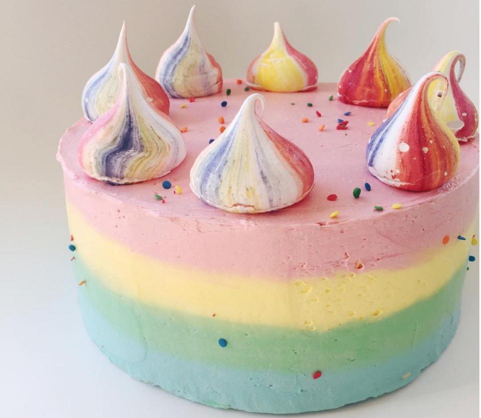 There’s a real life rainbow unicorn cake and it looks straight out of our deliciously colorful fantasies