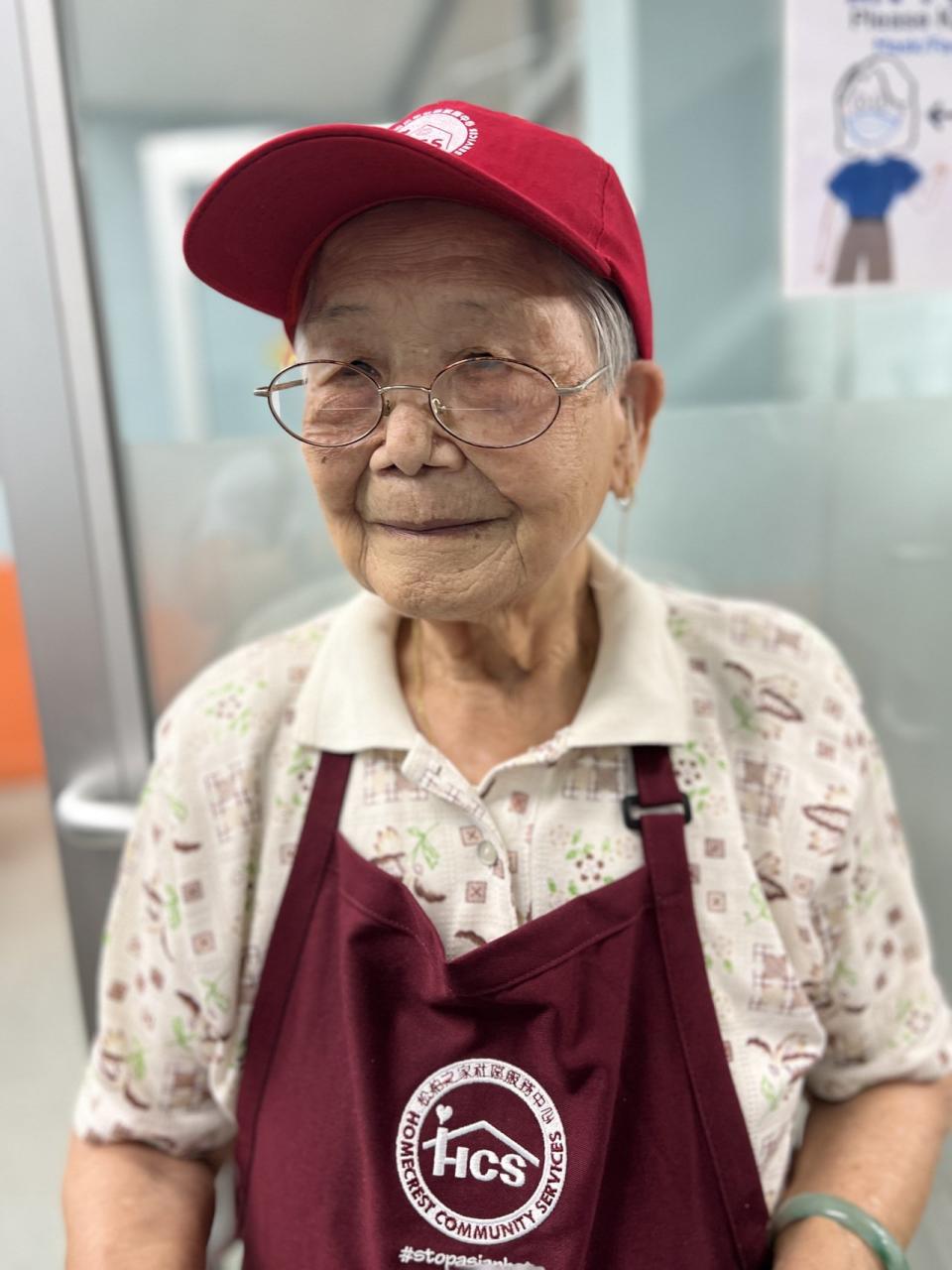 現年92歲的梁華珠，約兩年前在街上遭兩名青少年燒背。(記者顏潔恩/攝影)