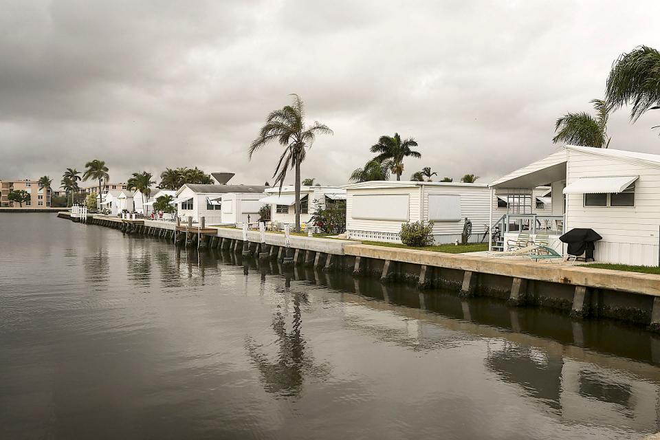 12/1/2013: Mobile homes adjacent to canal inside the Briny Breezes community.