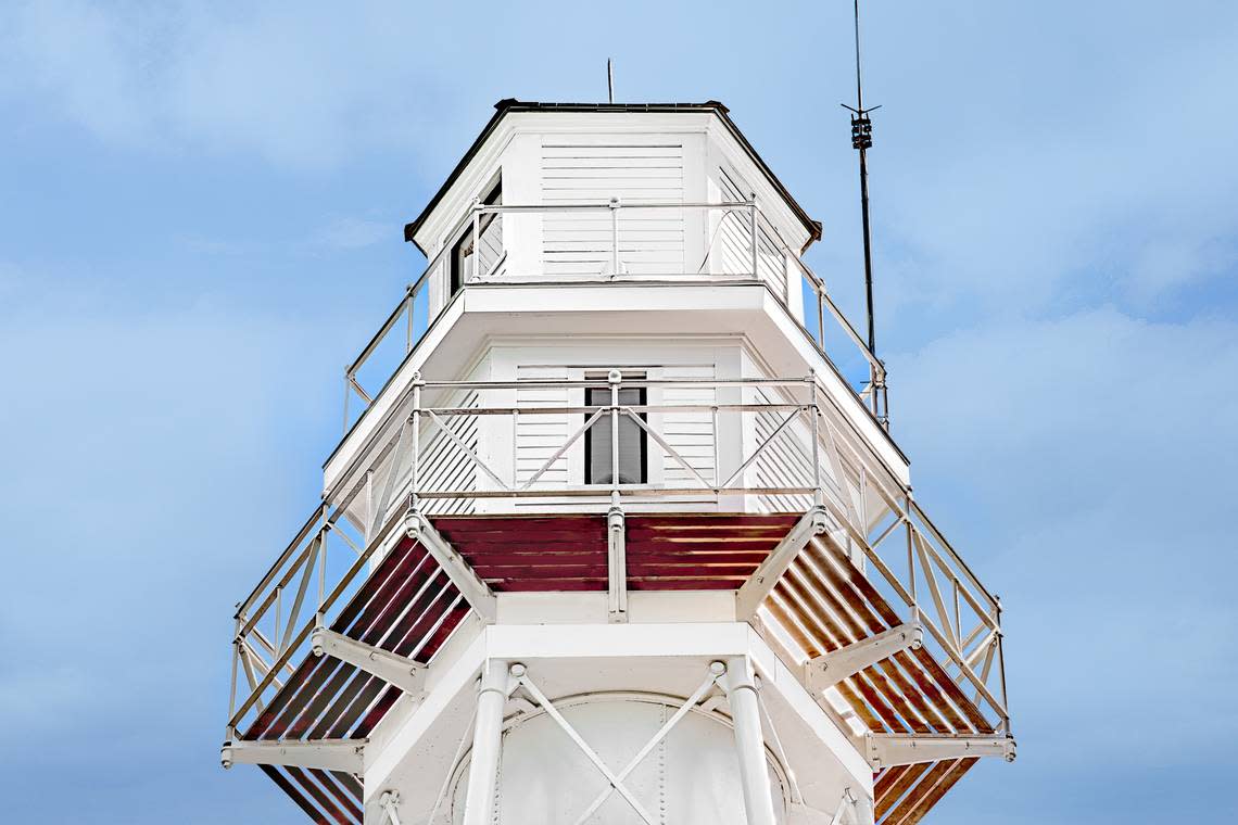 Hilton Head Rear Range Lighthouse, located in the Leamington area of Palmetto Dunes Oceanfront Resort, has a brand new stained roof and 360-degree observation deck boards. The lighthouse’s windows and doors were replaced and painted in a natural green tone.