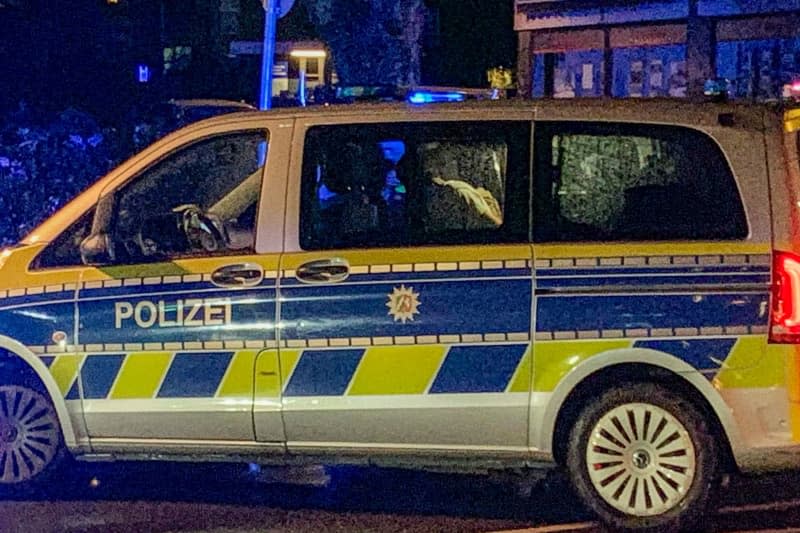 Police arrect a man after turning himself in on the street and claims to be the perpetrator of the knife attack at the Solingen town festival. Several people were killed and injured in a knife attack on Friday evening at the city festival celebrating the 650th birthday of the city of Solingen. Christoph Reichwein/dpa