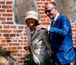 <p>CDU-Vorsitzender Friedrich Merz und seine Frau Charlotte kommen zur Kirche St. Severin. (Foto: Axel Heimken/dpa)</p> 