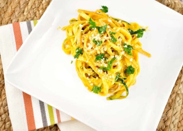 <p><a href="https://www.laaloosh.com/2017/11/13/pumpkin-alfredo-recipe/" rel="nofollow noopener" target="_blank" data-ylk="slk:Laa Loosh;elm:context_link;itc:0;sec:content-canvas" class="link ">Laa Loosh</a></p>