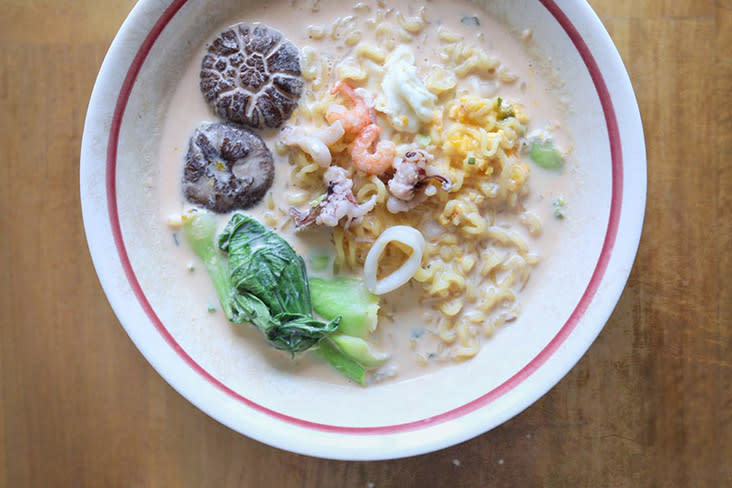 For more flavourful instant noodles, try this ‘creamy, creamy’ ramen hack. – Pictures by CK Lim