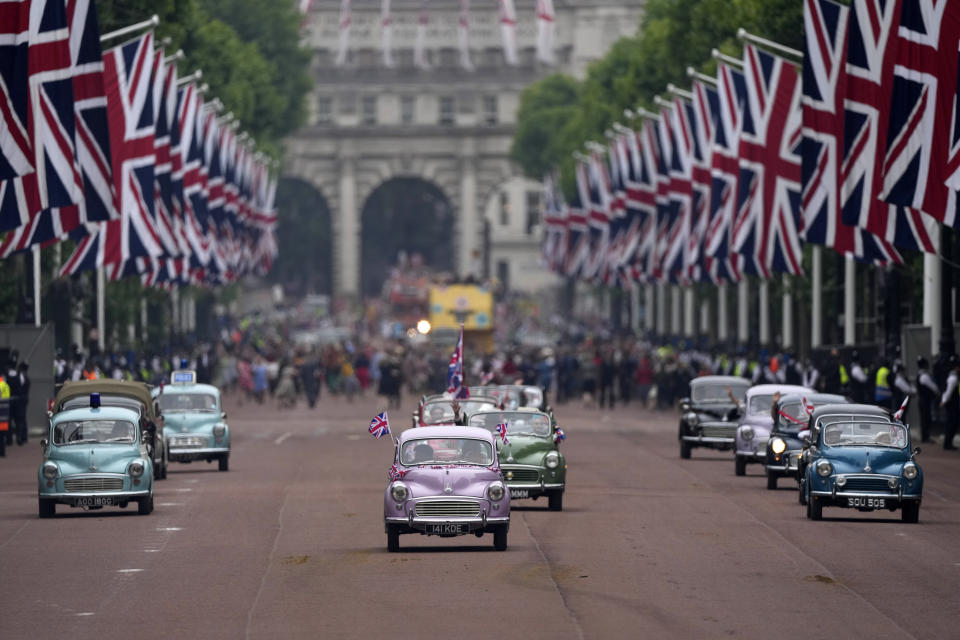 Drivers with Morris Minors during the Platinum Jubilee pageant. (PA)