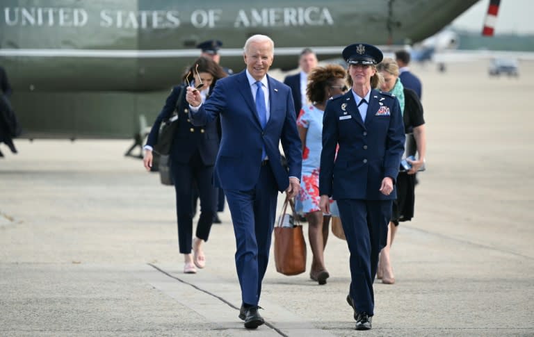 El presidente estadounidense, Joe Biden, fotografiado en la base militar conjunta Andrews, en Maryland, el 8 de mayo de 2024. (Mandel NGAN)